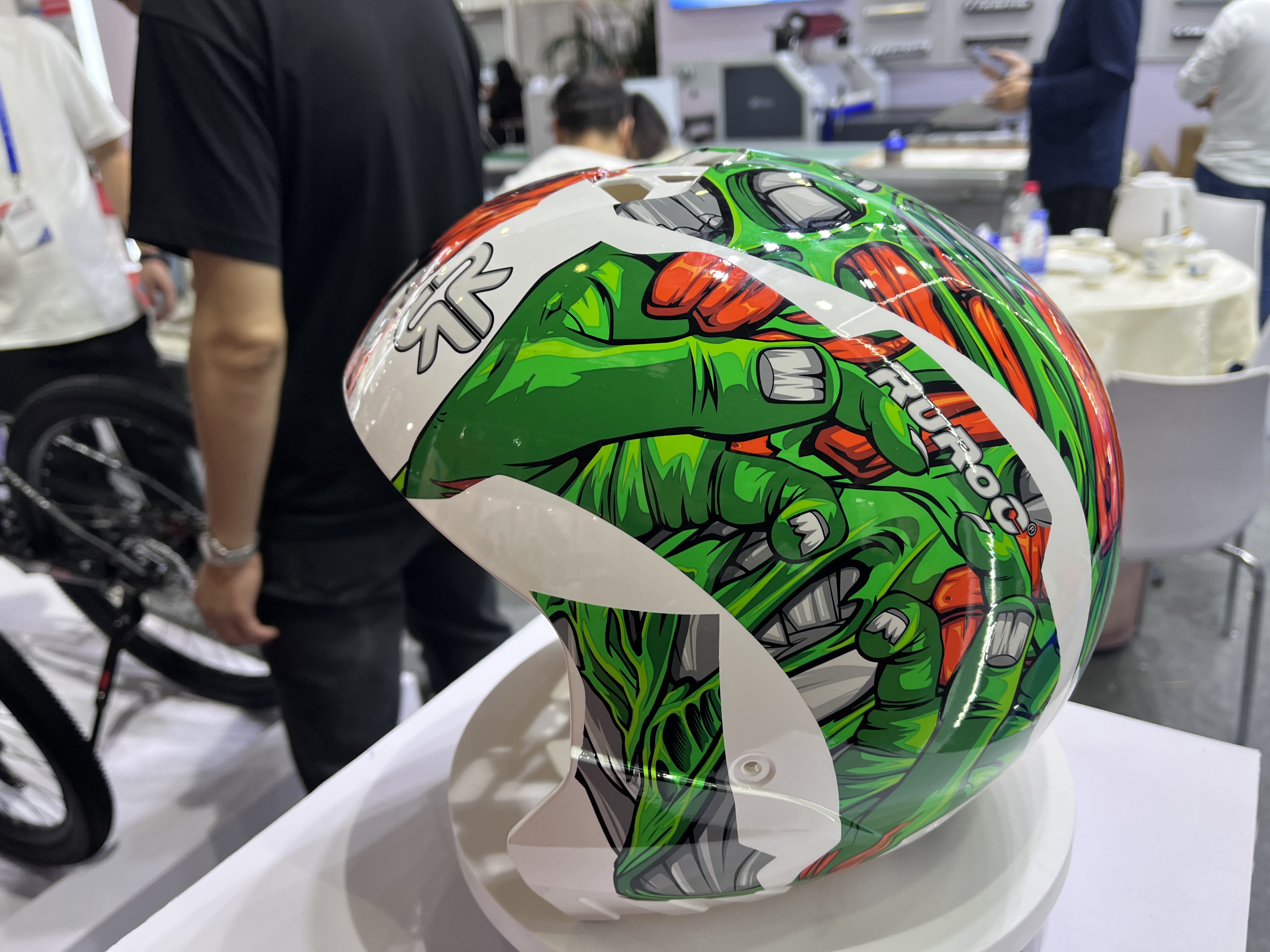 ஹெல்மெட்டில் பயன்படுத்தப்படும் மை